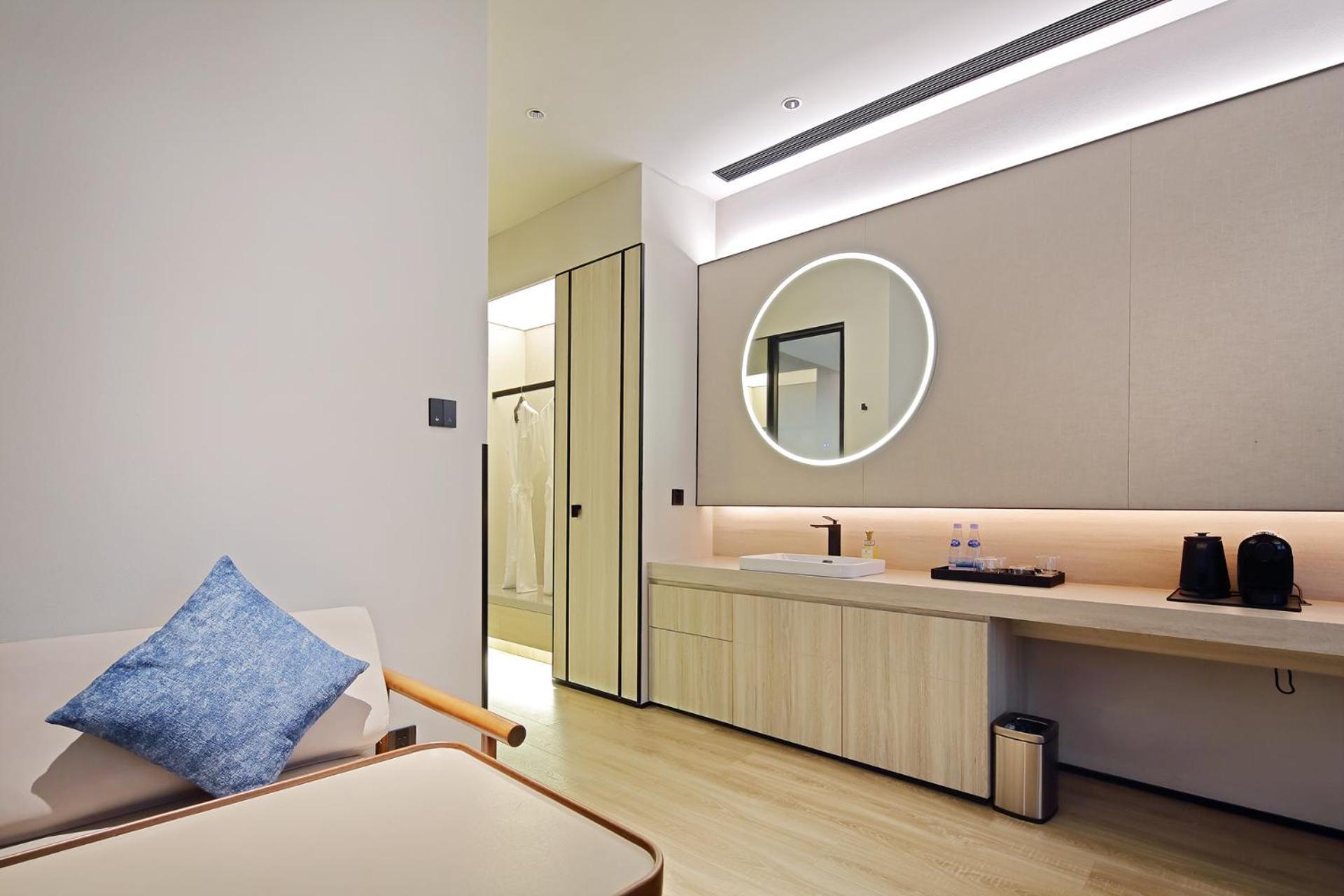 Hotel Wujiaochang Dabaishu Orange Crystal 4*